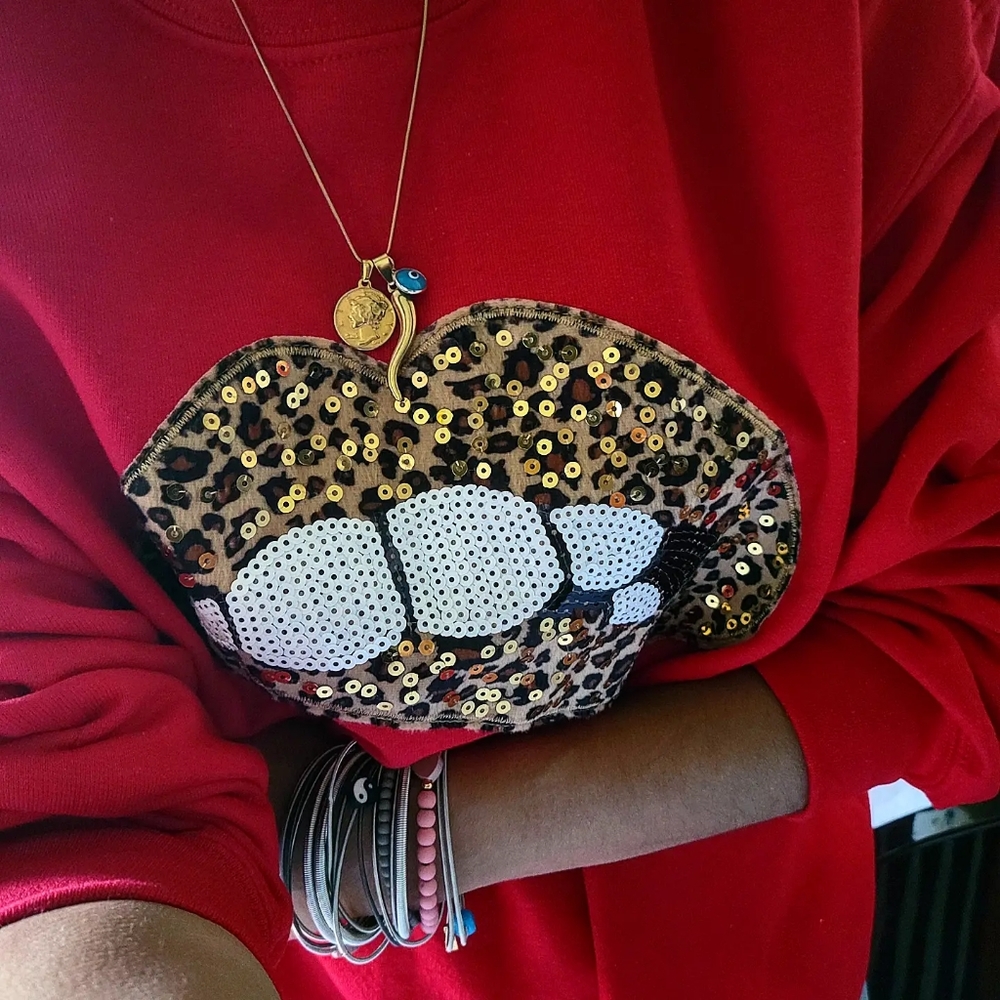 Red leopard lips crewneck